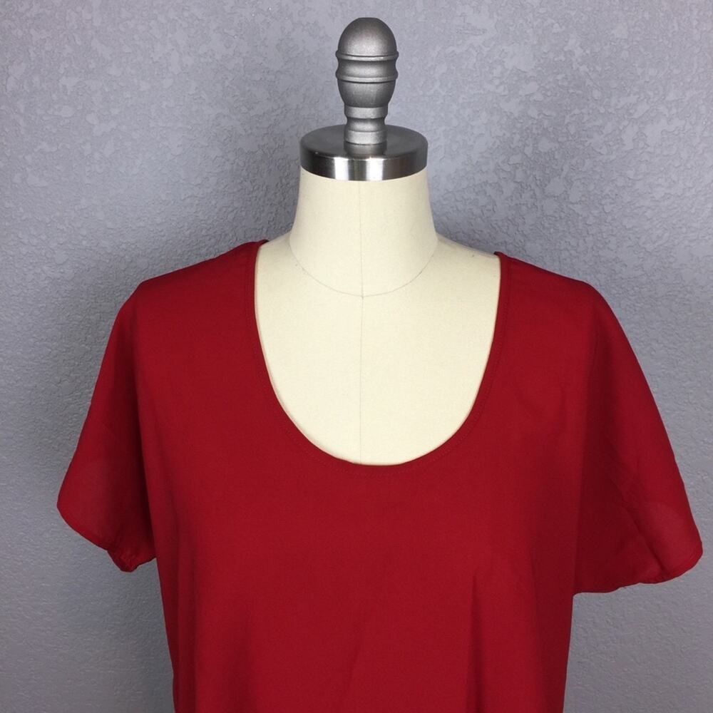•Shrinking Violet• Red Basic Top - Picture 2 of 3